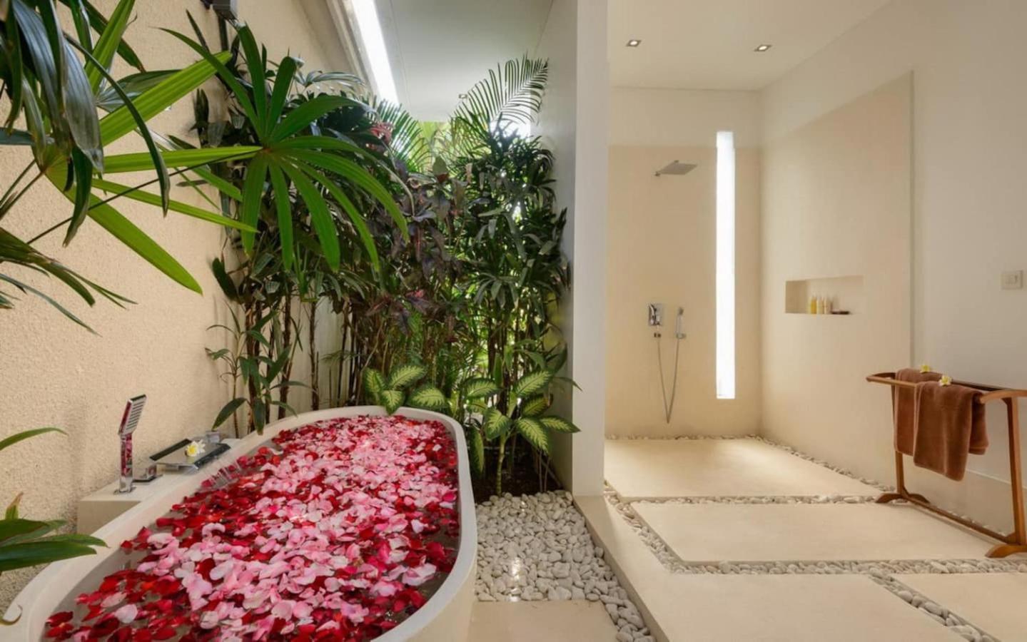 Gorgeous Tropical 3 Bed Pool Villa, 24hr Security Villa *
