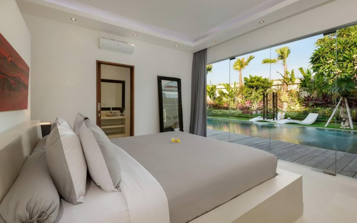 Gorgeous Tropical 3 Bed Pool Villa, 24hr Security Seminyak (Bali)